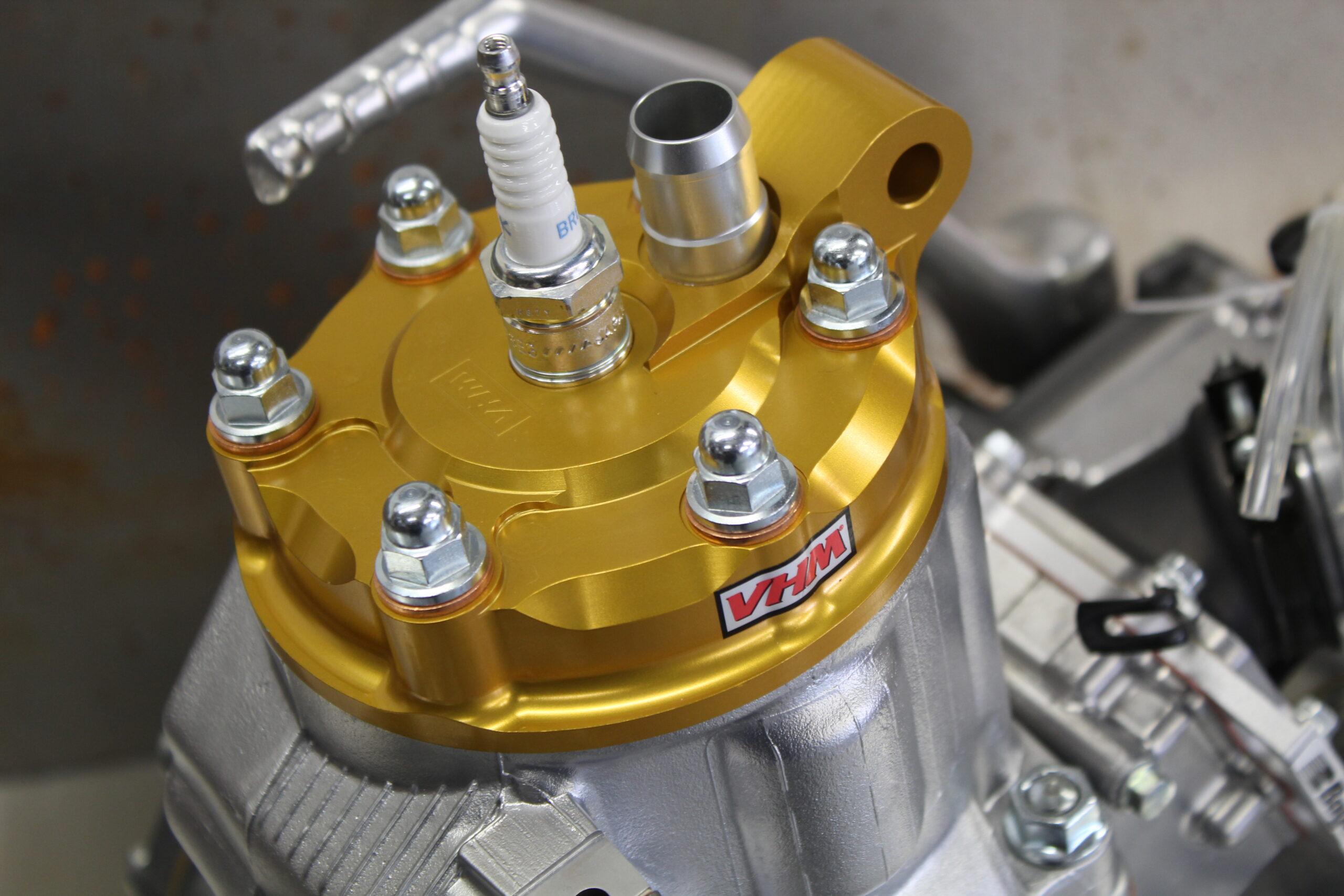 AA33042-P04-VHM-Cylinder-head-Honda-CR250R_mXrevival