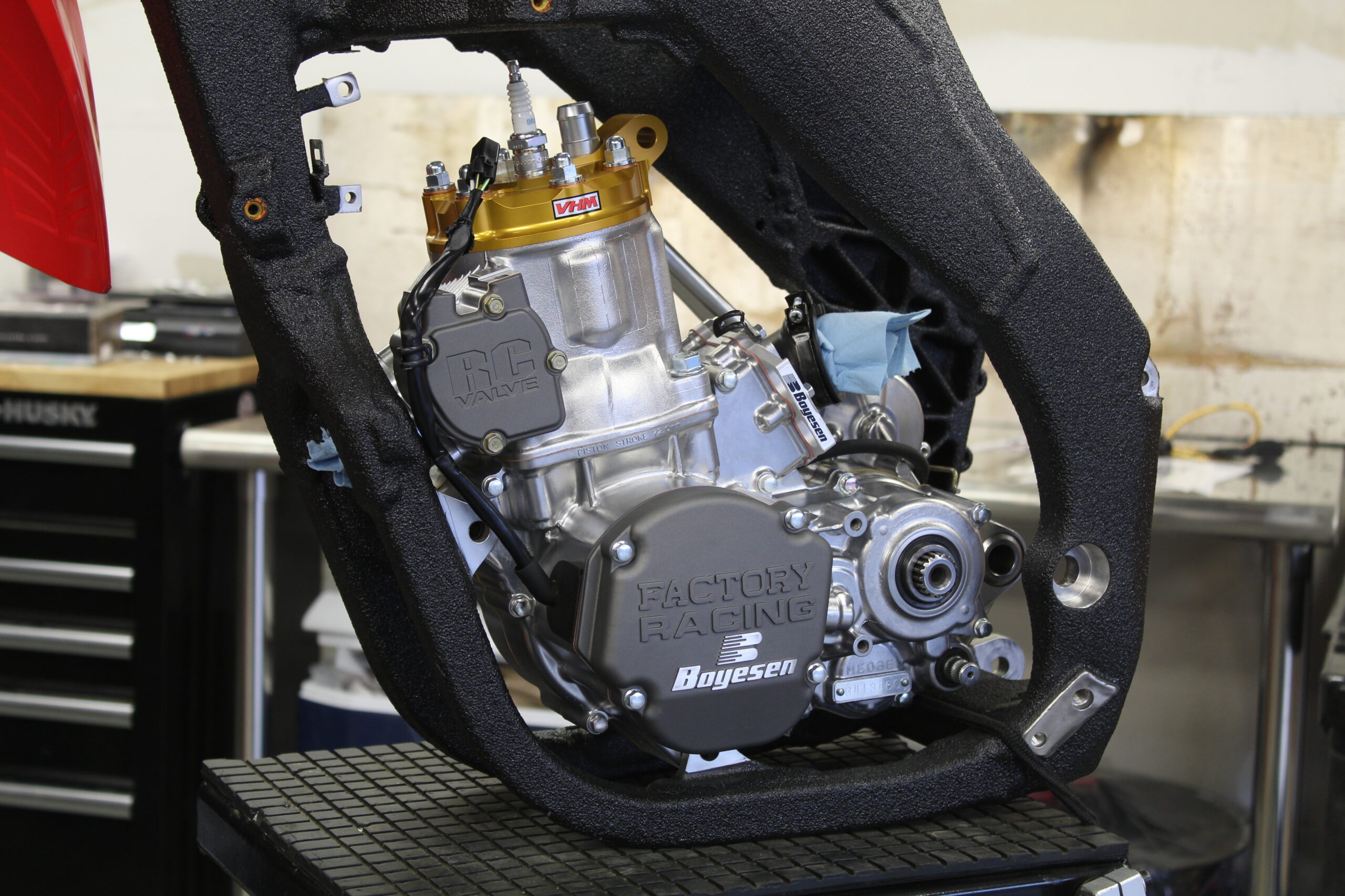 AA33042-P05-VHM-Cylinder-head-Honda-CR250R_mXrevival